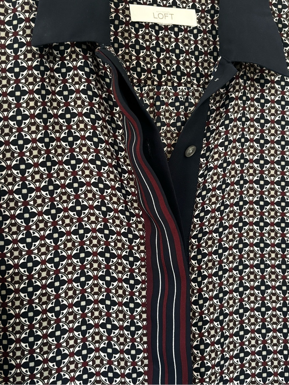 LOFT Medallion Print Silky Blouse Sz Large - Picture 5 of 10